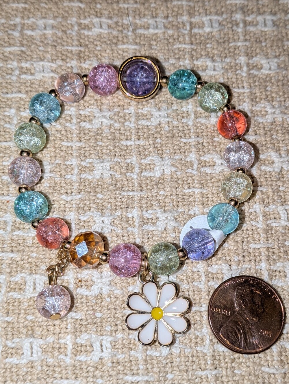 Multicolor Crackle Glass Bead Bracelet with Daisy Charm - Picture 3 of 3
